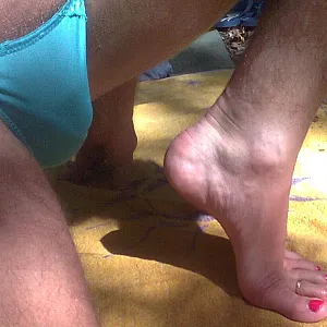 Ich trage auch Nagellack und Frauen-String Galeriebild