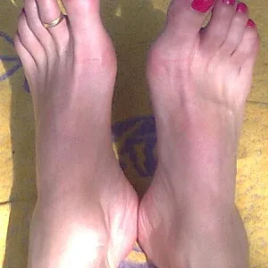 Ich trage auch Nagellack und Frauen-String Galeriebild
