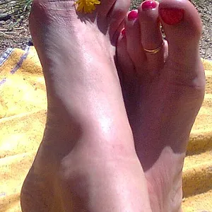 Ich trage auch Nagellack und Frauen-String Galeriebild