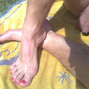 Ich trage auch Nagellack und Frauen-String Galeriebild