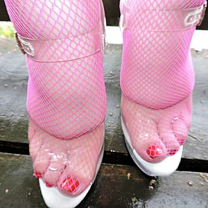 im Rosa Netzoutfit Teil 2 Galeriebild