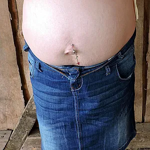 Im Neunten Monat geil im Waldhaus gepisst Galeriebild