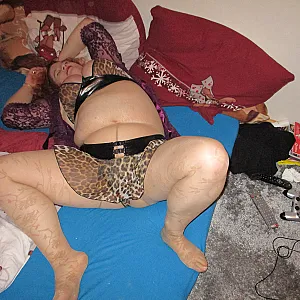 Dessous und nackt Galeriebild