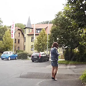 auf belebtem Parkplatz Galeriebild