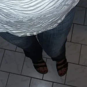 Füsse  Birkenstock  und Damenwäsche Galeriebild