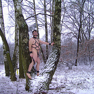 Sm mit 55Paul55  Nackt im Wald. 2 Galeriebild