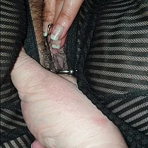 wanking with fingerfuck gallery image