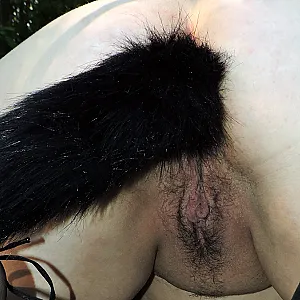 in sexy Wäsche und Pferdeschwanz Galeriebild