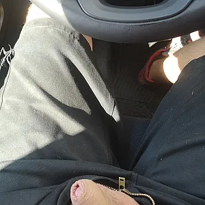 First image of sonjas_schwanz's Gallery - getting horny at work
