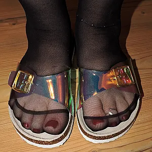 Sexy in Black mit neuen bunten Mules Galeriebild