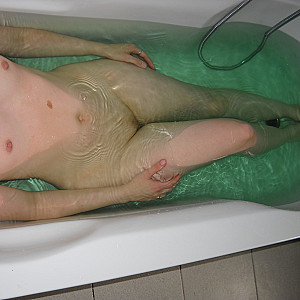 in bathtube gallery image