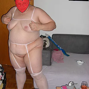 Meine Frau im Netz Outfit Galeriebild