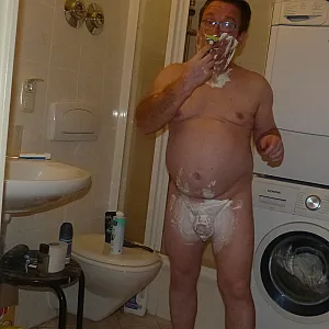 55Paul55 ist Nackt im Bad Galeriebild