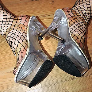 Netzstrumpfhose und Gogo High Heels Galeriebild