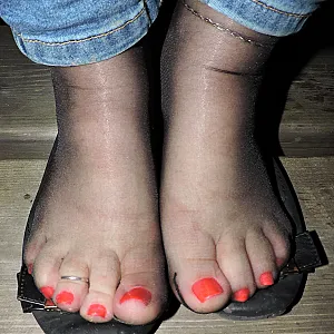 Ballerinas, Jeans und schwarze Nylons Galeriebild