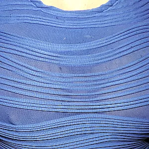 im Blauen Kleid geil gepisst Galeriebild