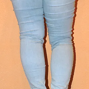 Jeans, Nylons und sexy High Heels Galeriebild