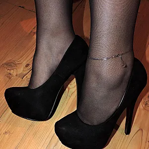 Nylons & High Heels Galeriebild