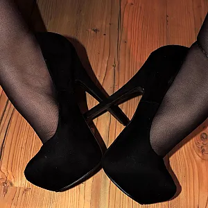 Nylons & High Heels Galeriebild