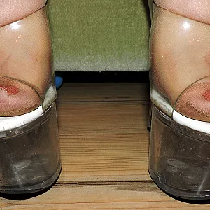 Steffis Füße in High Heel und Nylons Galeriebild