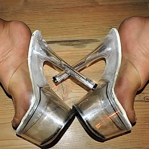 Steffis Füße in High Heel und Nylons Galeriebild