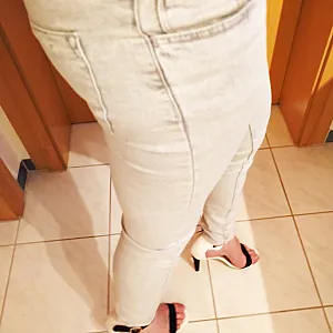 Extrem enge Jeans Galeriebild