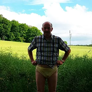 Wichsen in Damenslips Galeriebild