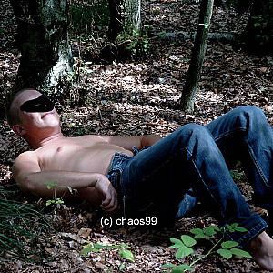 Das erste Bild von chaos99's Galerie - Tobi im Wald Teil 1