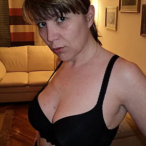 MILF Sonya gallery image