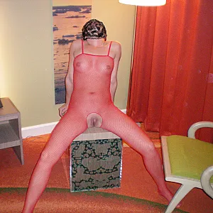 Noch einige Bilder im roten Netzanzug Galeriebild