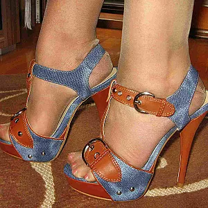 Jeansmini und Strapsnylon Teil1 Galeriebild