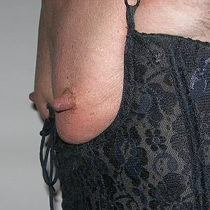 Small tits - large nipples Galeriebild