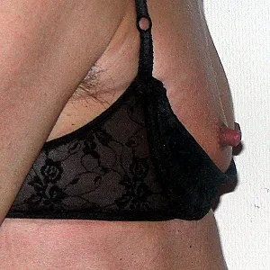 Small tits - large nipples Galeriebild