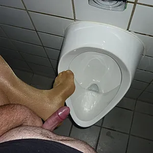 on the toilett gallery image
