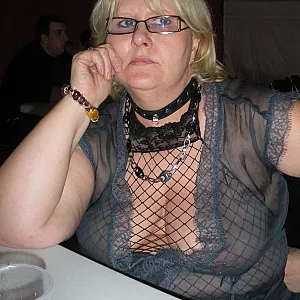 Collier de soumise en exterieur Galeriebild