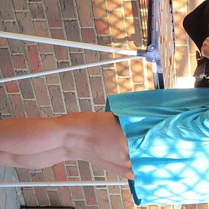 Kurzen Kleid auf der Terrasse Galeriebild