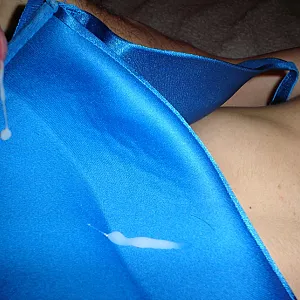 Blaues Spitzenpanty und BH Galeriebild