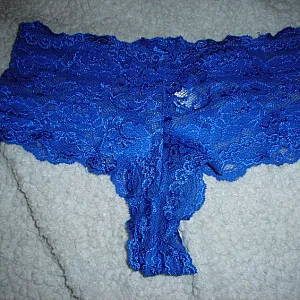 Blaues Spitzenpanty und BH Galeriebild