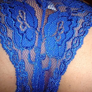 Blaues Spitzenpanty und BH Galeriebild