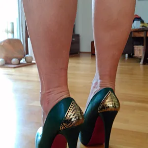 legs 7 gallery image