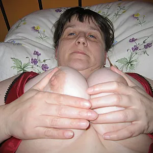 Gang Bang am Wochenende mit viel Sperma und Pisse Galeriebild