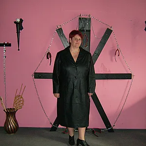 Anna in submissive poses ... gallery image