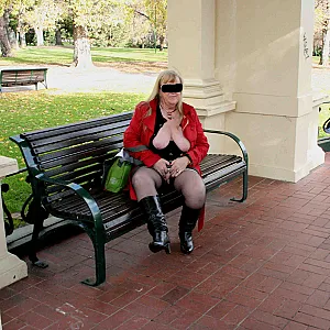 in a city park Galeriebild
