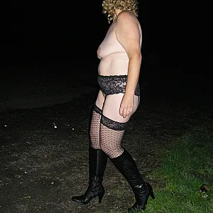 Outdoor Date at the weekend gallery image