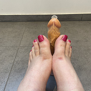 feet and shoegames gallery image