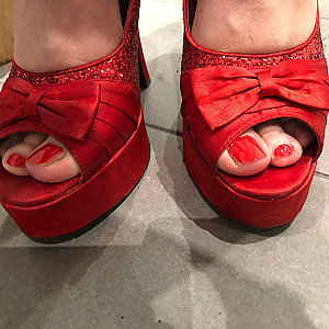 feet and shoegames gallery image