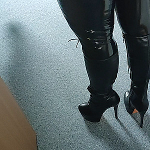 First Image Of Accent1's Video - Pgirls und die sexy High Heel Stiefel