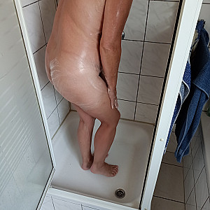 First image of Ichund123's Gallery - taking a shower1