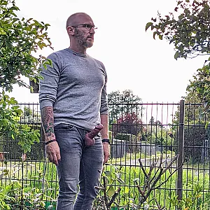 Harter Schwanz im Garten Galeriebild