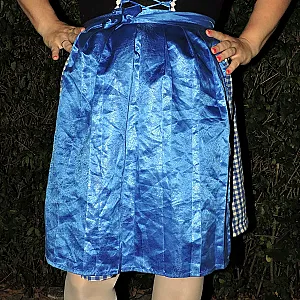 Blau und weiß im Dirndl heiß Galeriebild